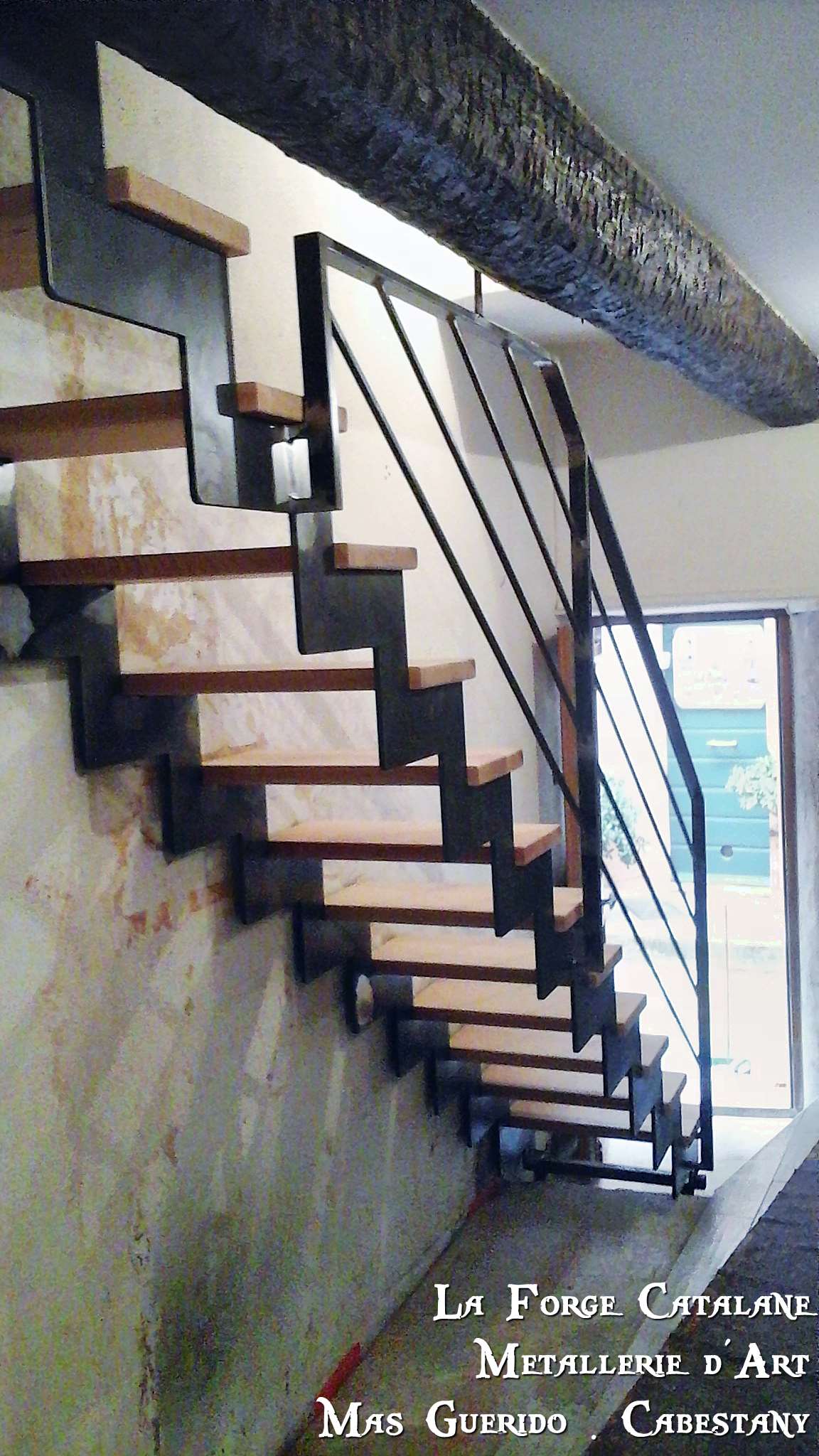 Escalier double limon cremaillere marches bois fer forge catalane (6).jpg